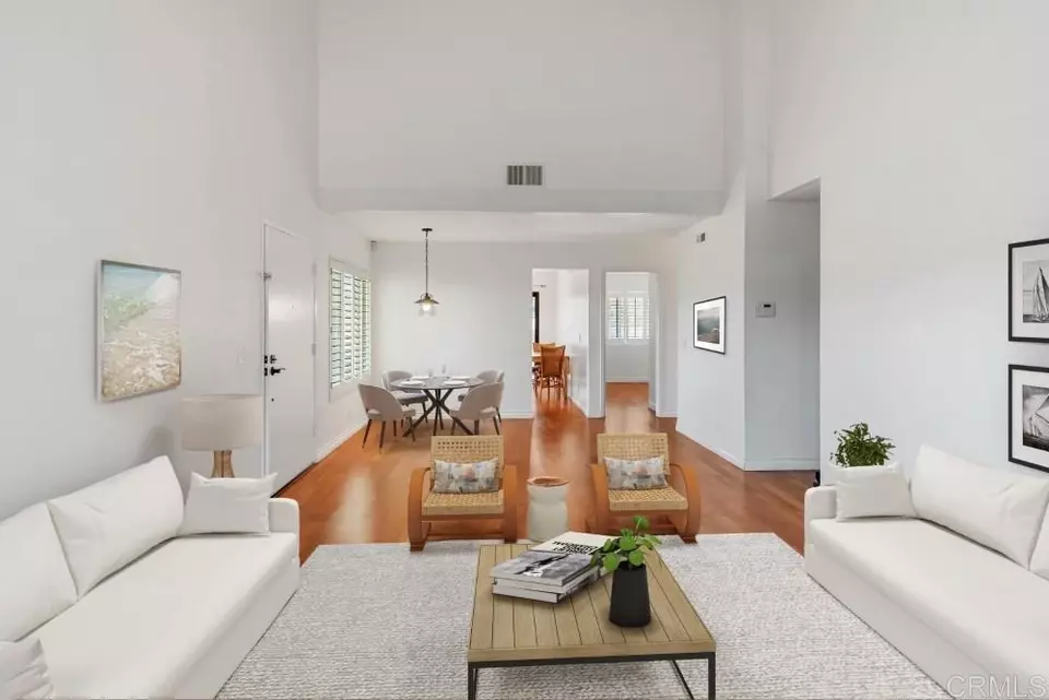 Living - 8004 Caminito Gianna, La Jolla, CA 92037 photo 2 of 2