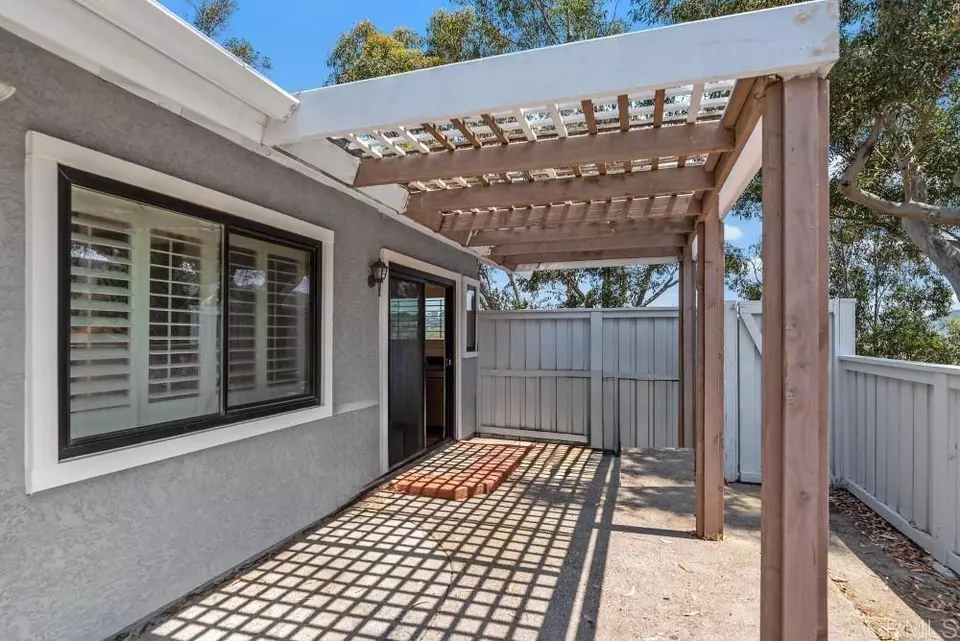 Exterior - 8004 Caminito Gianna, La Jolla, CA 92037 photo 6 of 12