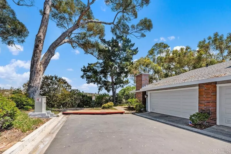 Exterior - 8004 Caminito Gianna, La Jolla, CA 92037 photo 2 of 12