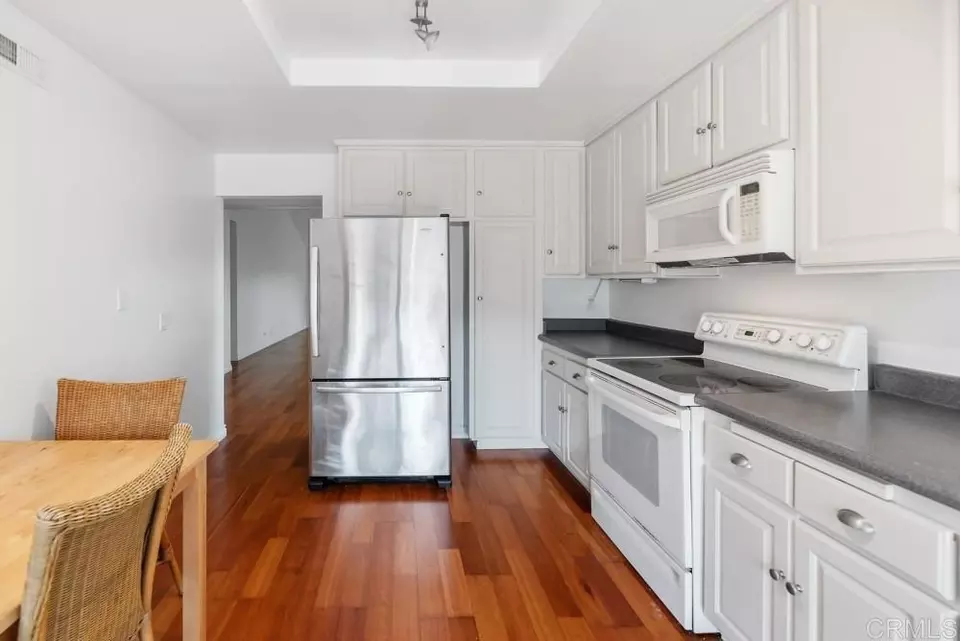 Kitchen - 8004 Caminito Gianna, La Jolla, CA 92037 photo 2 of 4