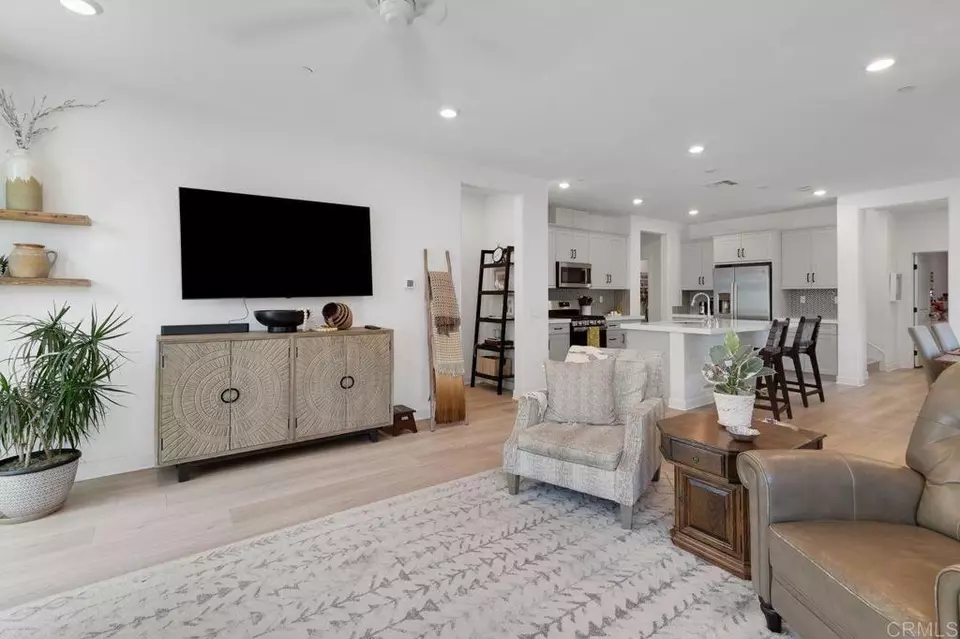 Living - 2051 Julie Dawn Pl, Escondido, CA 92026 photo 2 of 2