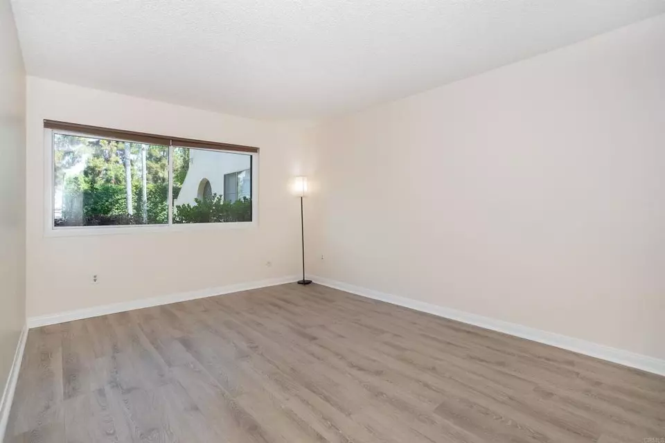 Living - 359 N Melrose Dr #G, Vista, CA 92083 photo 3 of 4