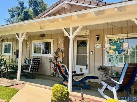 706 W Winterhaven Rd, Fallbrook, CA 92028
