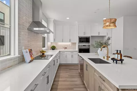 2555 Elderberry Ln, Carlsbad, CA 92008