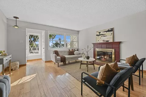 2710 Mesa Dr, Oceanside, CA 92054
