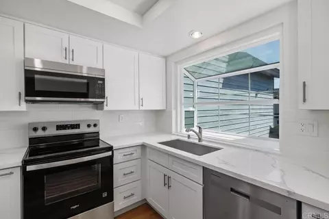 4055 Crystal Dawn Ln #202, San Diego, CA 92122