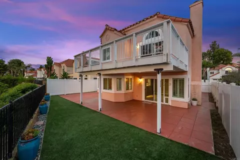 1449 Genoa Dr, Vista, CA 92081