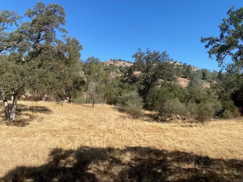 8 Tioga Dr, Coarsegold, CA 93614