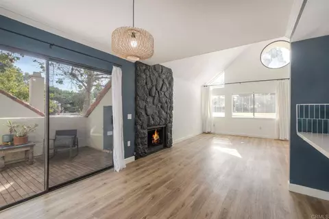 371 N Melrose Dr #D, Vista, CA 92083