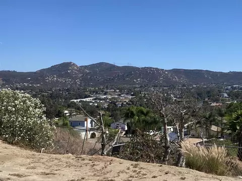 13039 Lakeview Granada Dr, Lakeside, CA 92040