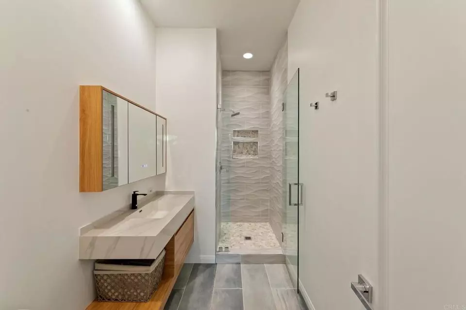 Bath - 30330 Via Maria Elena, Bonsall, CA 92003 photo 4 of 6