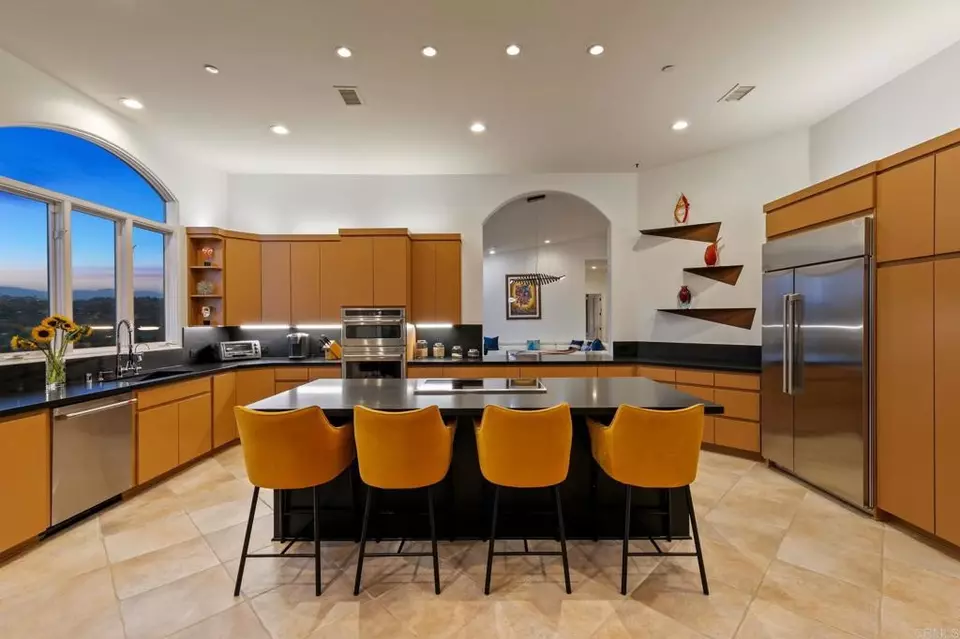 Kitchen - 30330 Via Maria Elena, Bonsall, CA 92003 photo 7 of 8