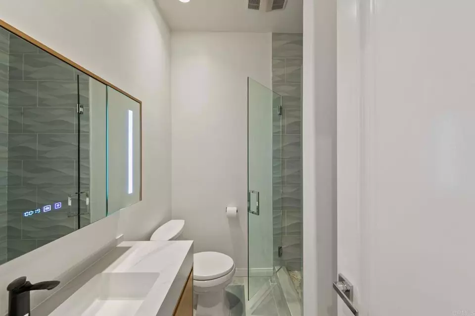 Bath - 30330 Via Maria Elena, Bonsall, CA 92003 photo 5 of 6