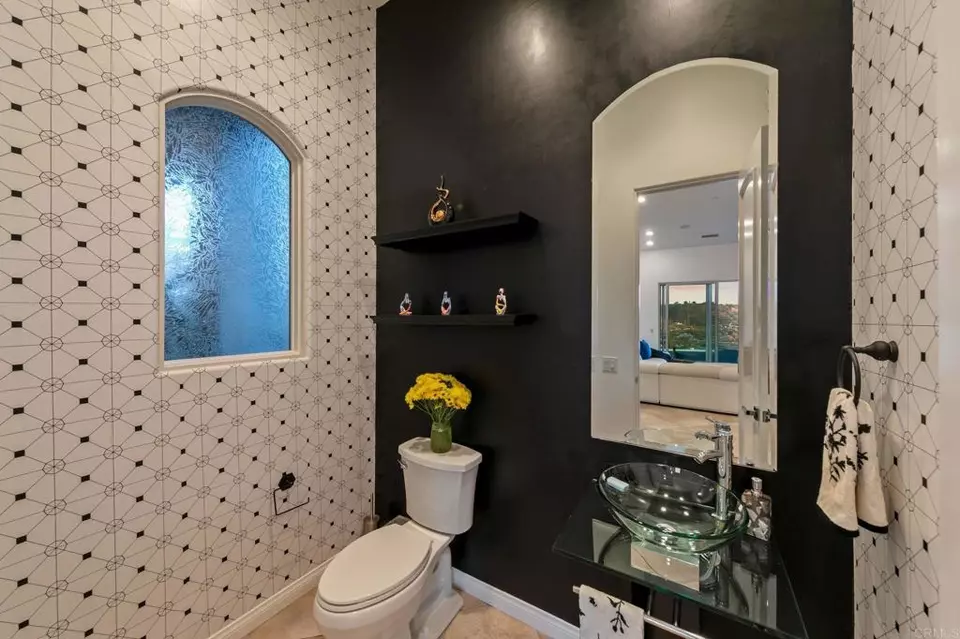 Bath - 30330 Via Maria Elena, Bonsall, CA 92003 photo 6 of 6
