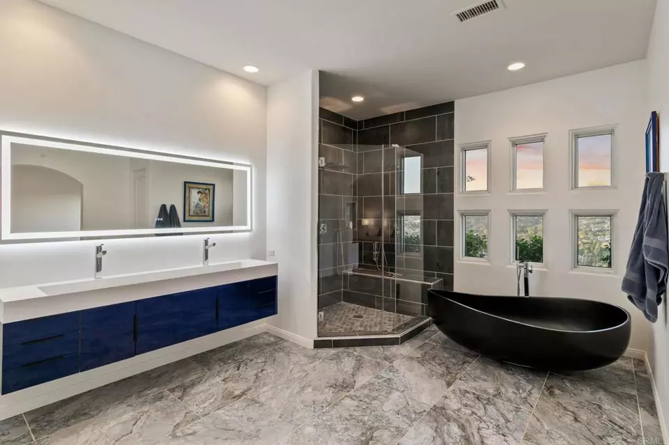 Bath - 30330 Via Maria Elena, Bonsall, CA 92003 photo 1 of 6