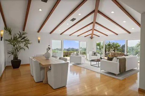 6301 Castejon Dr, La Jolla, CA 92037