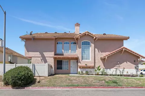 1756 Promenade Cir, Vista, CA 92083