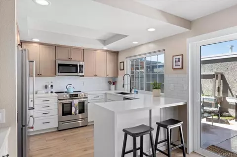 1977 Country Grove Ln, Encinitas, CA 92024
