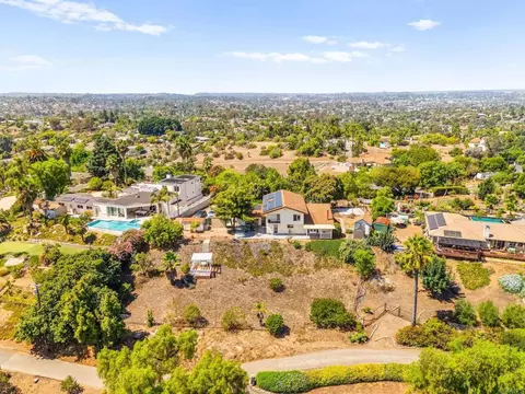 326 Sunrise Cir, Vista, CA 92084