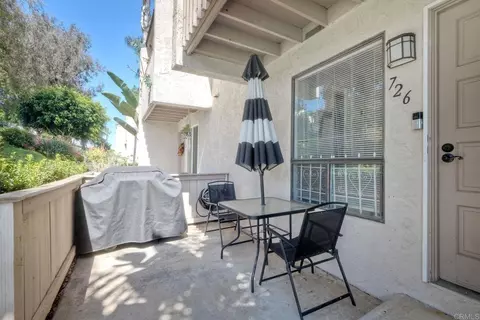 726 Silver Dr, Vista, CA 92083