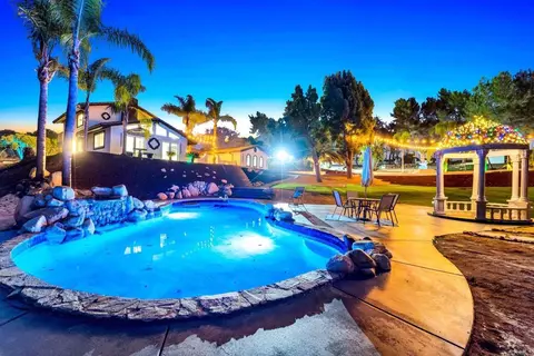 3065 Fairview Dr, Vista, CA 92084