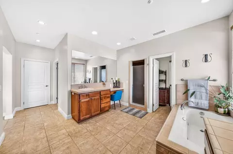 Entry Way - 40487 Rock Mountain Dr, Fallbrook, CA 92028 photo 7 of 10