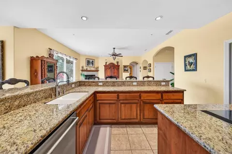 Kitchen - 40487 Rock Mountain Dr, Fallbrook, CA 92028 photo 7 of 9
