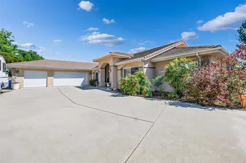 Exterior - 40487 Rock Mountain Dr, Fallbrook, CA 92028 photo 1 of 15