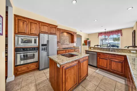 Kitchen - 40487 Rock Mountain Dr, Fallbrook, CA 92028 photo 2 of 9