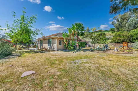 Exterior - 40487 Rock Mountain Dr, Fallbrook, CA 92028 photo 7 of 15