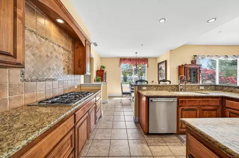 Kitchen - 40487 Rock Mountain Dr, Fallbrook, CA 92028 photo 6 of 9