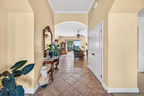 Entry Way - 40487 Rock Mountain Dr, Fallbrook, CA 92028 photo 3 of 10