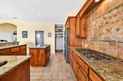 Kitchen - 40487 Rock Mountain Dr, Fallbrook, CA 92028 photo 8 of 9