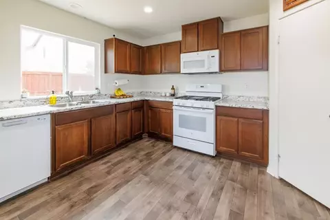 Kitchen - 2402 Barbara St, Imperial, CA 92251 photo 2 of 4