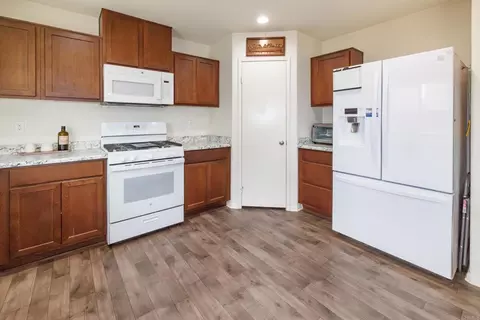 Kitchen - 2402 Barbara St, Imperial, CA 92251 photo 3 of 4