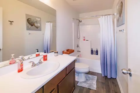 Bath - 2402 Barbara St, Imperial, CA 92251 photo 4 of 4