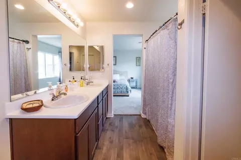 Bath - 2402 Barbara St, Imperial, CA 92251 photo 3 of 4