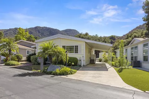 8975 Lawrence Welk #2, Escondido, CA 92026