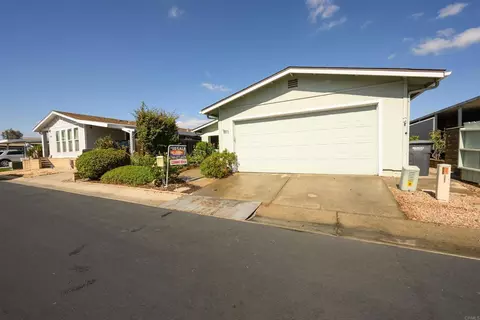 1811 Lynx Gln, Escondido, CA 92026