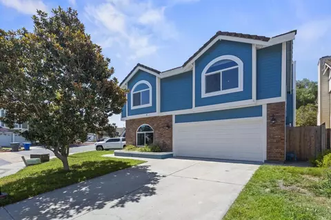 830 English Holly Ln, San Marcos, CA 92078