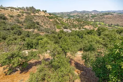 Exterior - 2125 Puerto Del Mundo, Fallbrook, CA 92028 photo 10 of 13