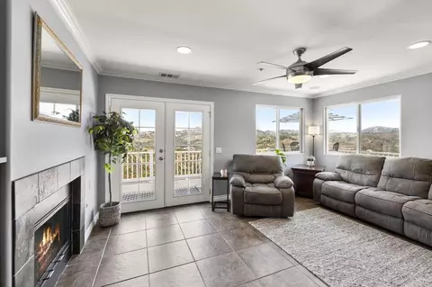 Living - 2125 Puerto Del Mundo, Fallbrook, CA 92028 photo 3 of 3