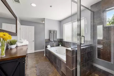 Bath - 2125 Puerto Del Mundo, Fallbrook, CA 92028 photo 2 of 2