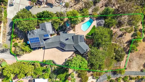 10167 Grandview Dr, La Mesa, CA 91941