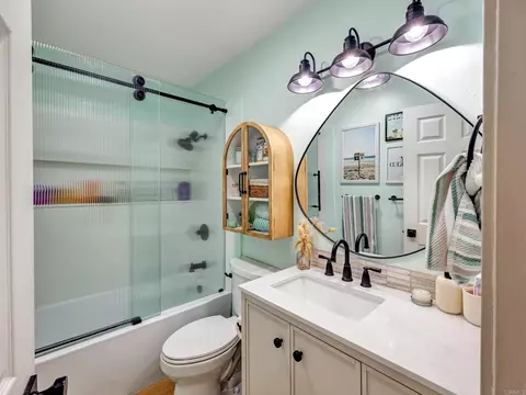 Bath - 1824 Eastwood Ln, Encinitas, CA 92024 photo 2 of 2