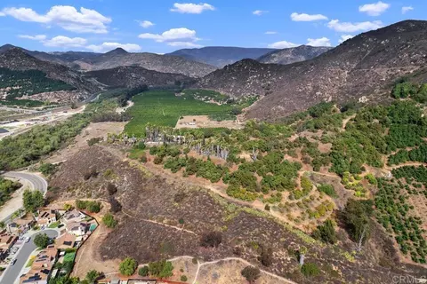 View/Area - 3264 Shearer Xing, Fallbrook, CA 92028 photo 5 of 9