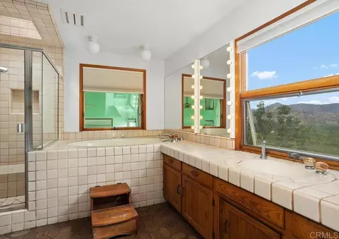 Bath - 3264 Shearer Xing, Fallbrook, CA 92028 photo 2 of 2