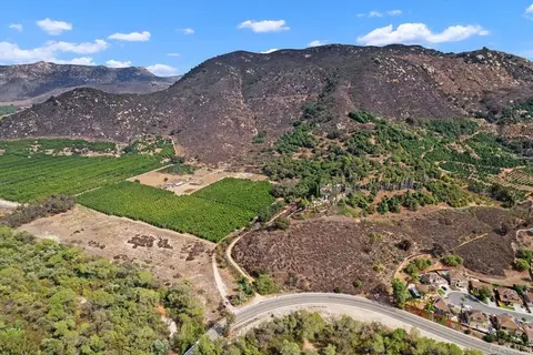 View/Area - 3264 Shearer Xing, Fallbrook, CA 92028 photo 4 of 9