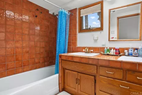 Bath - 3264 Shearer Xing, Fallbrook, CA 92028 photo 1 of 2