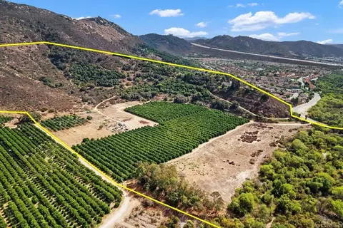View/Area - 3264 Shearer Xing, Fallbrook, CA 92028 photo 1 of 9